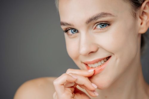 Ghost Lashes - novi makeup trend: Zašto generacija Z odbacuje maskaru?