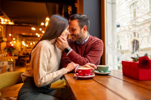 Ljubav iz prošlih života: Karmička veza ili toksično samozavaravanje?