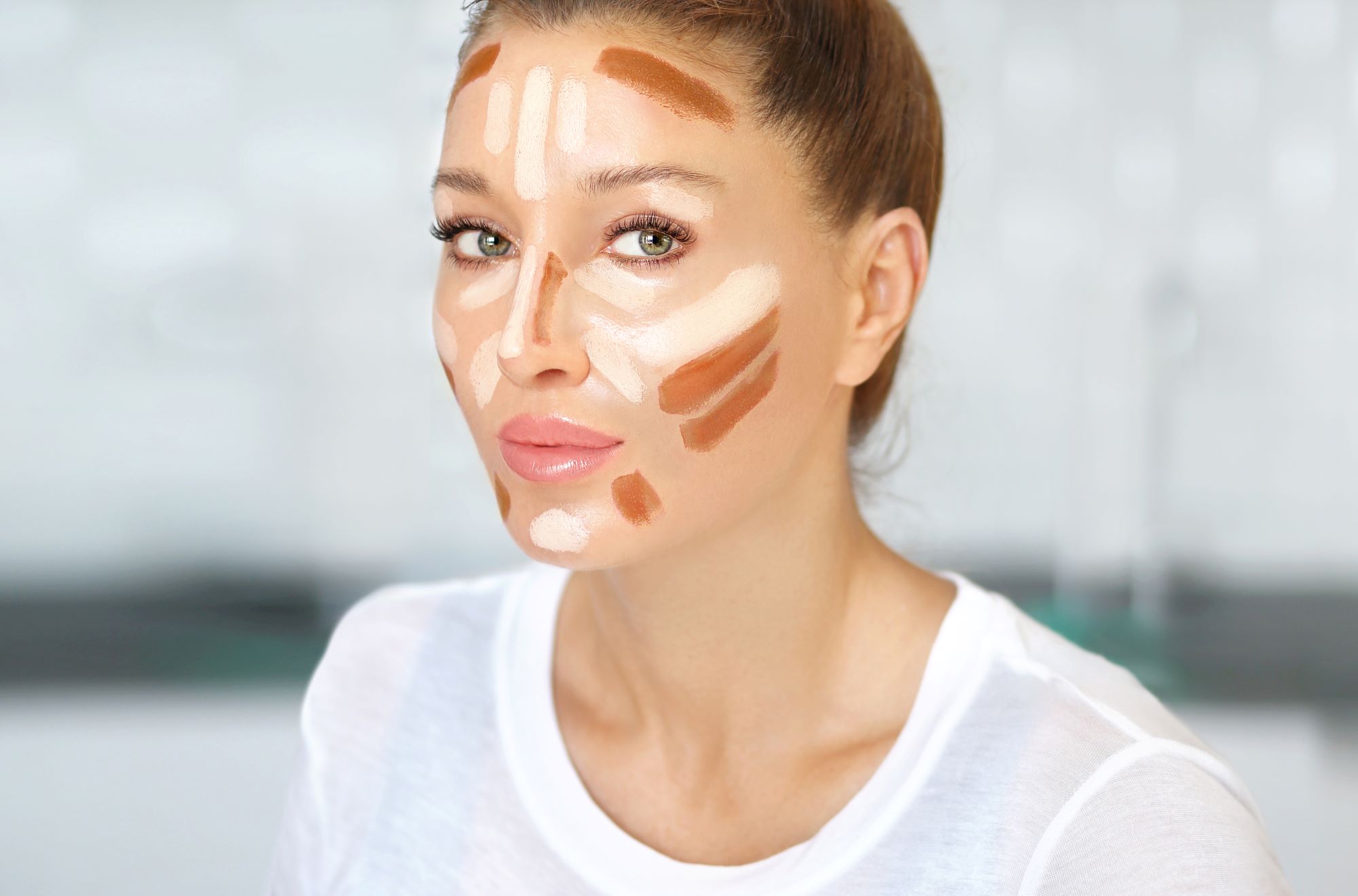 Bronzer ili konturisanje? Ključne razlike i najbolje tehnike