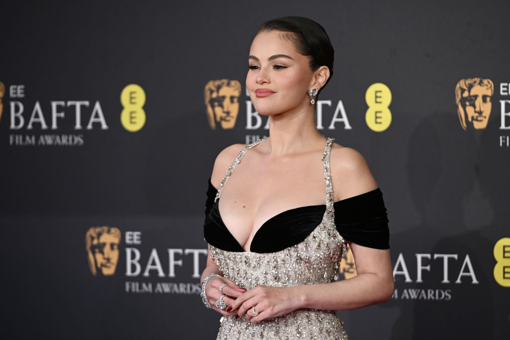 Od frizure Pamele Anderson do sjaja Demi Mur: Najbolji izgledi sa crvenog tepiha BAFTA 2025