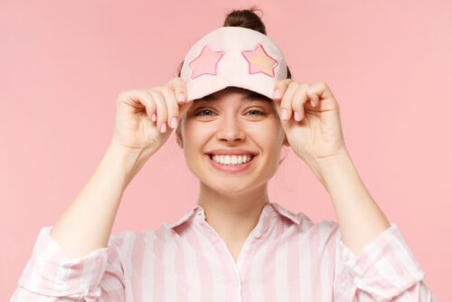 Maska za oči: 10 razloga zašto bi trebalo da spavaš s maskom (i da se probudiš ljepša i odmornija)