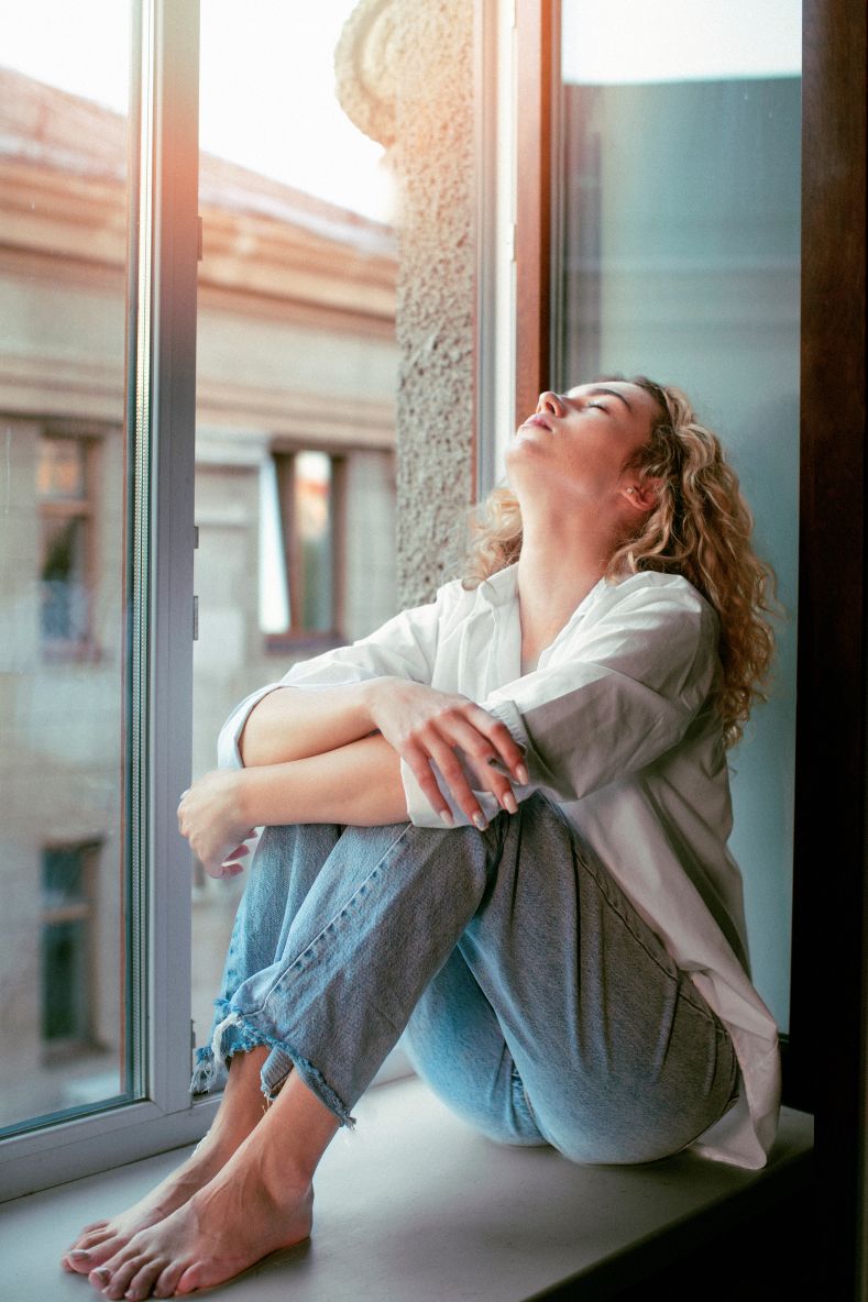 analog-portrait-beautiful-woman-posing-indoors-windowsill.jpg 1
