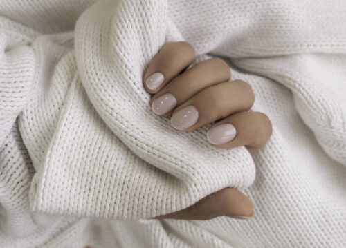 Milk manikir: 7 bezvremenskih ideja za elegantne nokte