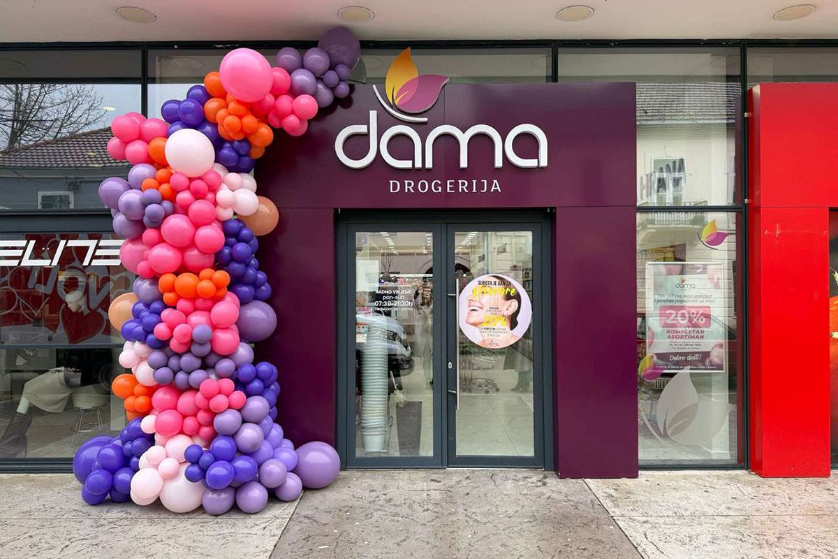 Drogerija Dama na Trgu Slobode u Nikšiću, od četvrtka 12. februara, dočekuje kupce u drugačijem ambijentu, osmišljenom da kupovinu učini prijatnijom