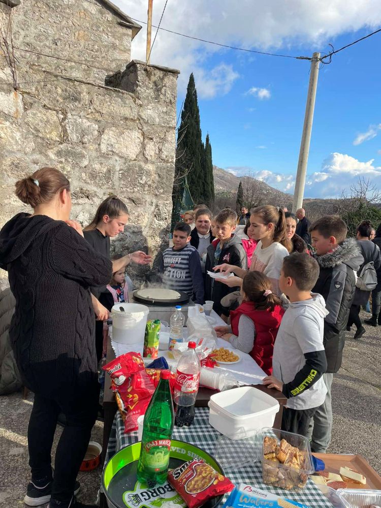 IMG-1c82fea13bd9cb8fdad3f7fad60b321f-V.jpg 1