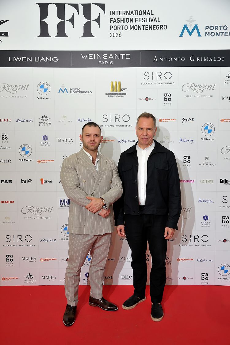 Sergei Moroz i Miles Socha, Internacionalni urednik WWD magazina